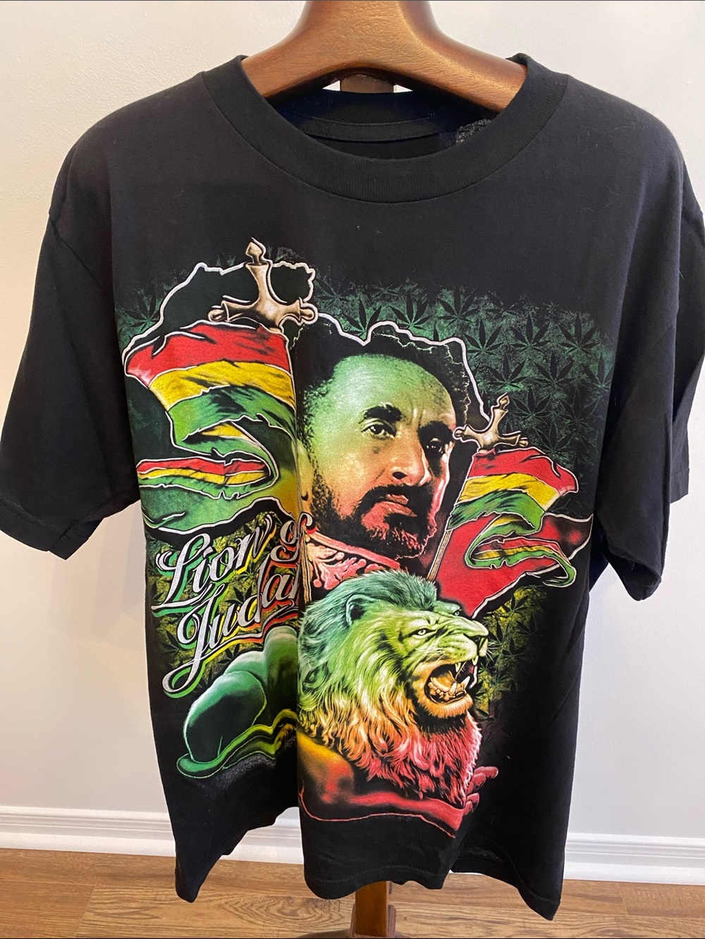 Haile Selassie Men's Black Graphic Reggae Lion T-Shirt